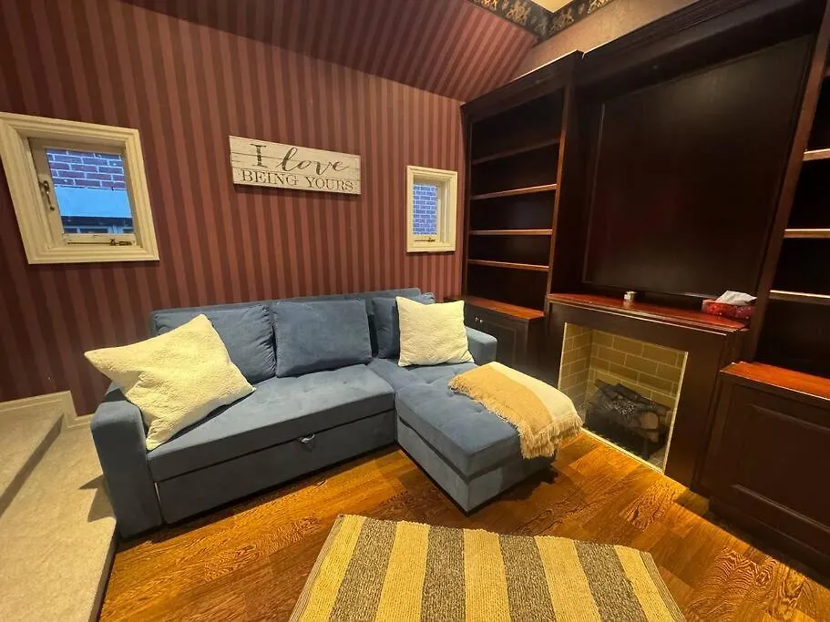 Charming 5-Bedroom Forest Hill Home Toronto Villa