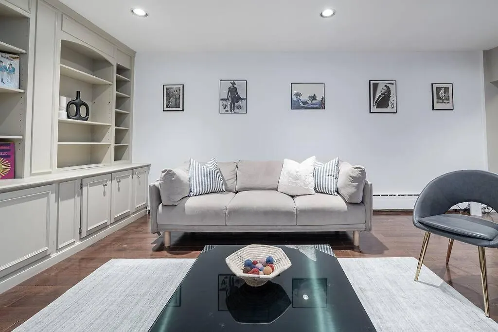 Charming 5-Bedroom Forest Hill Home Toronto 0*,  Kanada