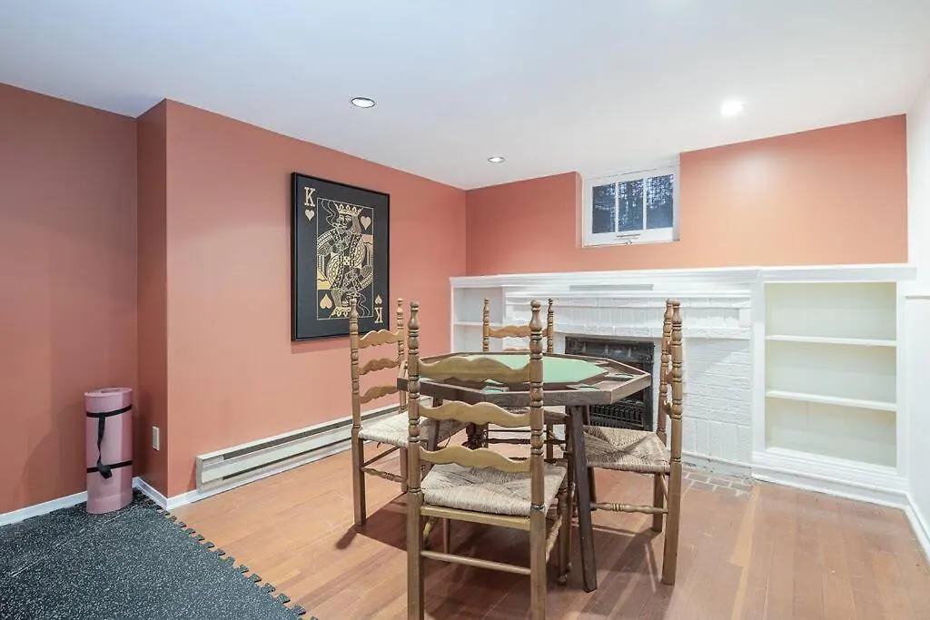 Charming 5-Bedroom Forest Hill Home Toronto 0*,