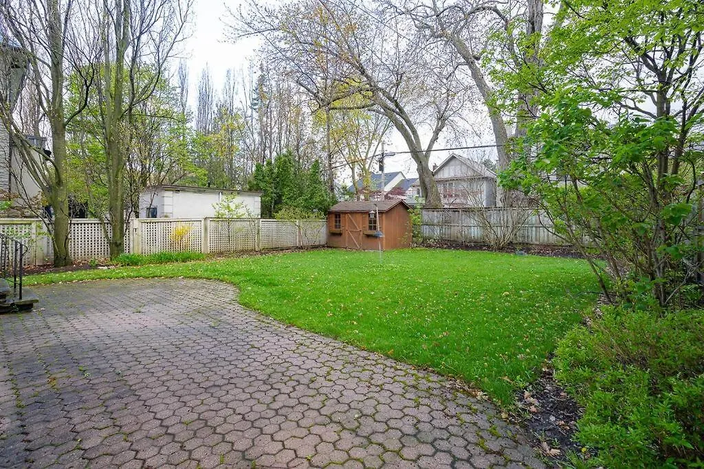 Charming 5-Bedroom Forest Hill Home Toronto 0*,  Kanada
